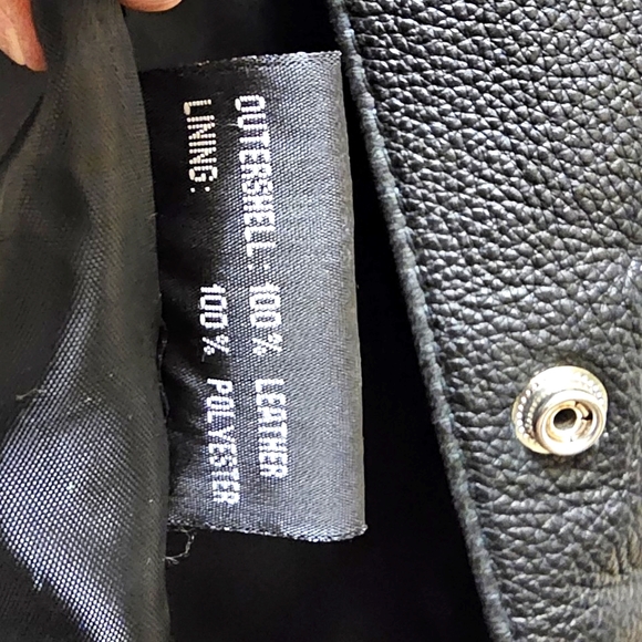 Women's Black Leather Vest - Picture 7 of 9